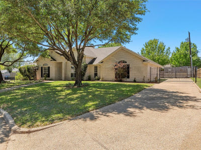 1209 Stonehill Cir Hewitt, TX 76643