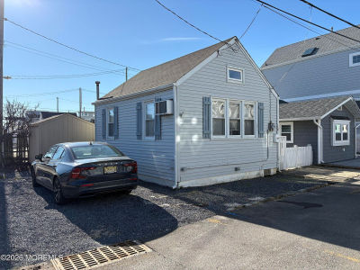 10 W Rutherford Ln Lavallette, NJ 08735