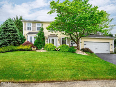 3 Heritage Dr Howell, NJ 07731