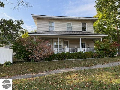 319 E Nelson St Cadillac, MI 49601