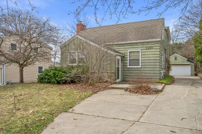 2207 N 119th St Wauwatosa, WI 53226