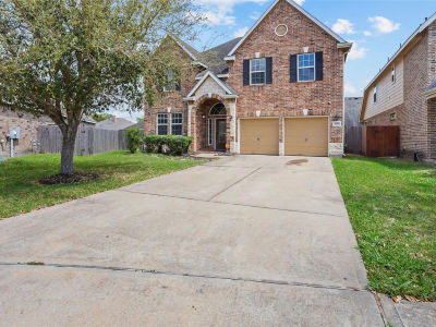 970 Jennifer St Alvin, TX 77511