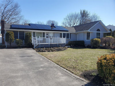 98 Fawn Ln E South Setauket, NY 11720