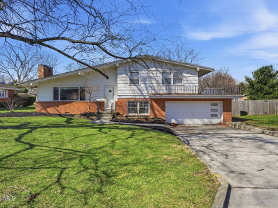 415 Glenview Dr Fostoria, OH 44830