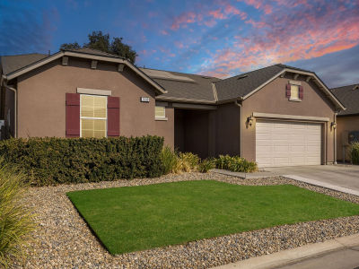 1599 Softwind Dr Tulare, CA 93274