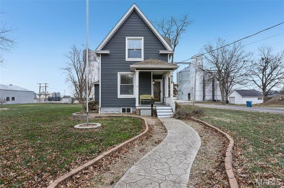 418 S Cedar St Trenton, IL 62293