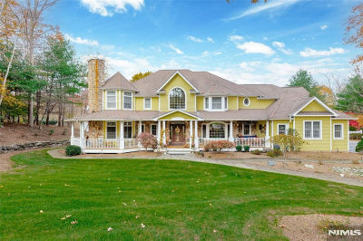 8 Stony Point Rd Oakland, NJ 07436