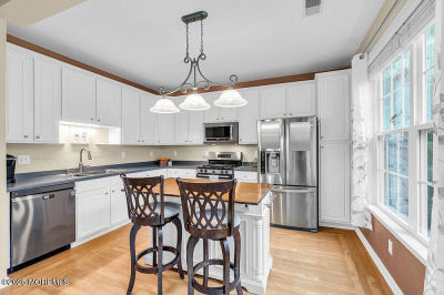 654 Saint Andrews Pl Englishtown, NJ 07726