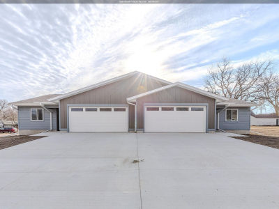 306 W 1st St Unit B Lake Park, IA 51347
