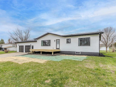 1205 Lakeside Ave Lake Park, IA 51347
