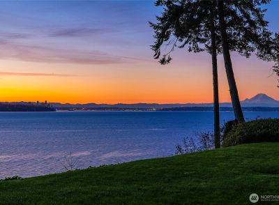 12960 Sunrise Dr NE Bainbridge Island, WA 98110