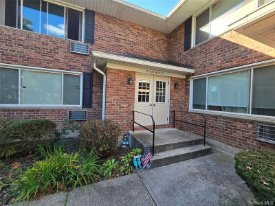 111 Edmunton Dr APT G4 North Babylon, NY 11703