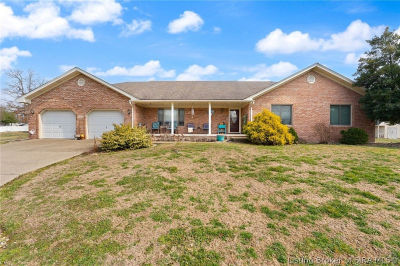 1275 S Westwood Dr Scottsburg, IN 47170