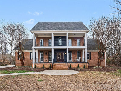 1713 Oak Park Ct Iron Station, NC 28080