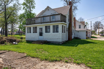 16 Oakwood Ave Huron, OH 44839