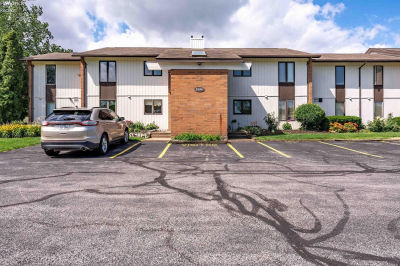 2594 E Sun Valley Dr APT 201 Pt Clinton, OH 43452