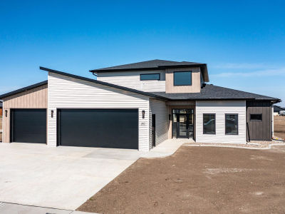 2415 Dutton Cir SE Mandan, ND 58554