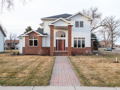 4912 Inlet Bay Dr SE Mandan, ND 58554