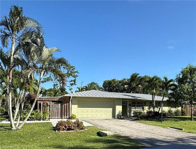 702 E Valley Dr Bonita Springs, FL 34134