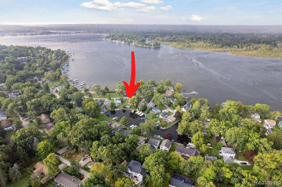 11637 Algonquin Dr Pinckney, MI 48169