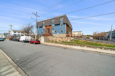 464 Bank St APT 10 Fall River, MA 02720