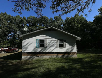 706 Myrtle St Taneyville, MO 65759