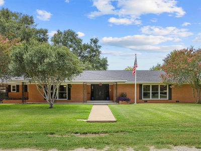 705 Whitehead St Smithville, TX 78957