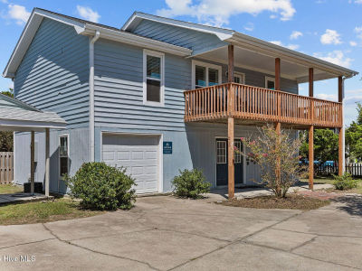 210 Bayview Dr North Topsail Beach, NC 28460