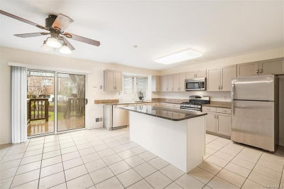 4 Nottingham Ct Nanuet, NY 10954
