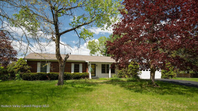 10 Cortland Dr Kinderhook, NY 12106