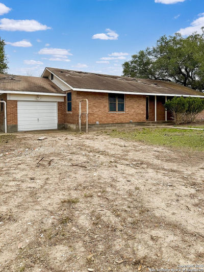 6462 Fm 1144 Karnes City, TX 78118