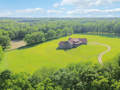 1599 Woodlake Rd Midway, KY 40347