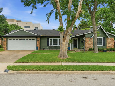1912 Sunnybrook Dr Irving, TX 75061