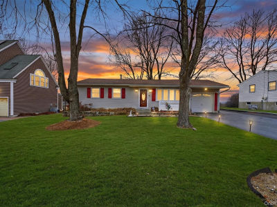 18 Cardinal Dr Poughkeepsie, NY 12601