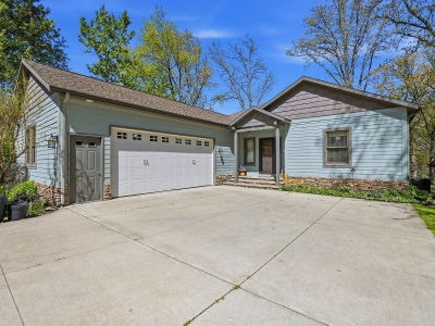 7352 Hallridge Dr NE Belding, MI 48809