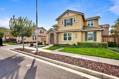 5713 Antique Rose Way Riverbank, CA 95367