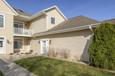W397N5883 Autumn Woods Dr Oconomowoc, WI 53066