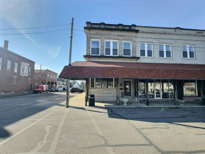 202 N 3rd St Kentland, IN 47951