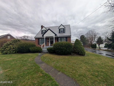 213 Milton Ave Altoona, PA 16602
