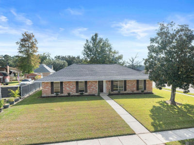 1005 E Palmview St Gonzales, LA 70737