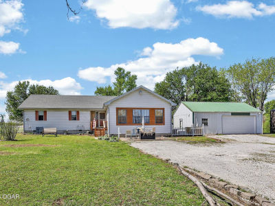 2018 N Lemaja St Galena, KS 66739