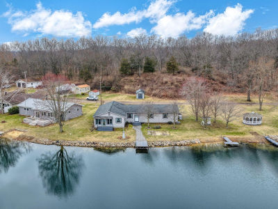 228 Oak Grove Dr Brooklyn, MI 49230