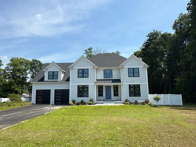 14 Earle Stewart Ln Wrentham, MA 02093