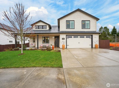 2031 E 9th St La Center, WA 98629