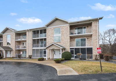 16032 Crystal Creek Dr APT 2B Orland Park, IL 60462