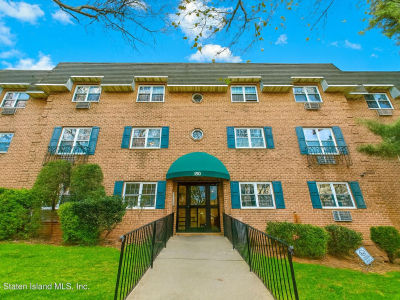150 Colton St APT 1C Staten Island, NY 10305
