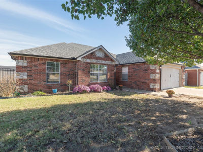 1102 S Catalina Dr Oologah, OK 74053