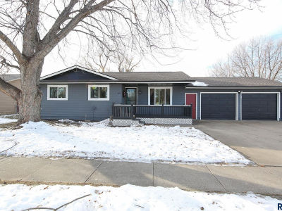 805 S Blaine St Lennox, SD 57039