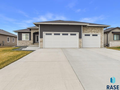 815 Yuzina Ave Harrisburg, SD 57032