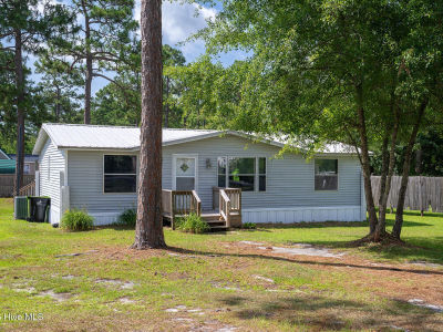 420 S Dyson St Holly Ridge, NC 28445